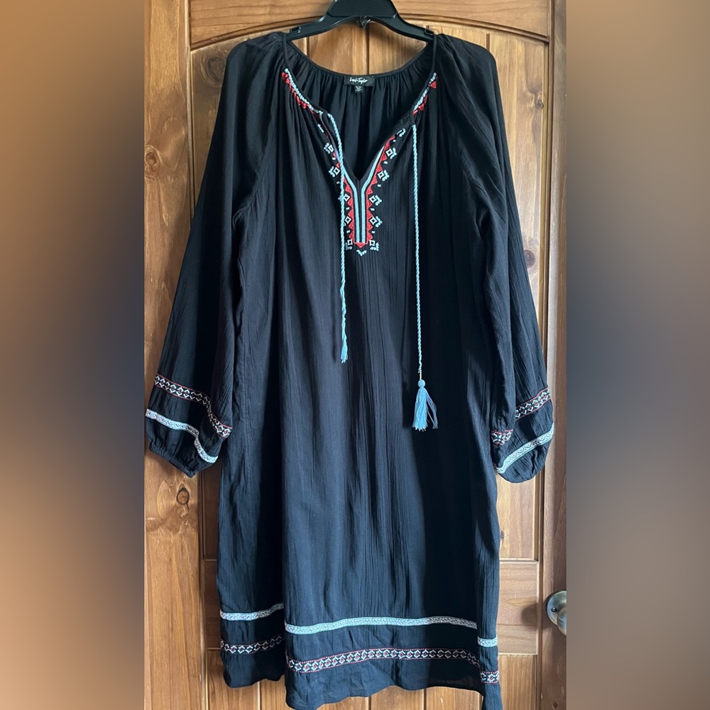 Lord and Taylor ladies XL Boho dress. Fully lined with light blue detailing